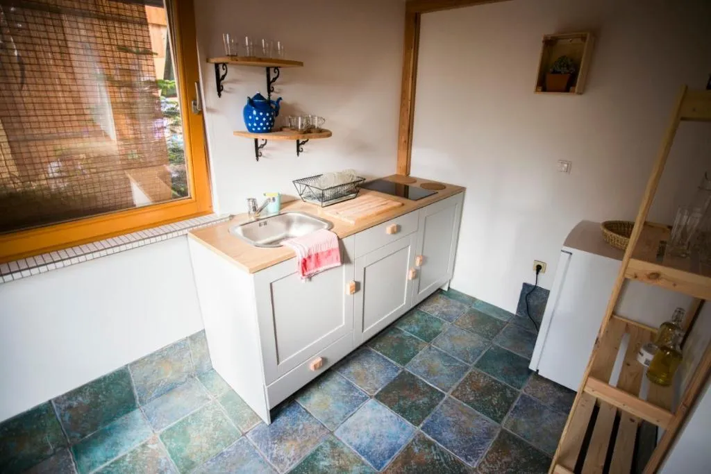 Opremljena kuhinja apartmaja